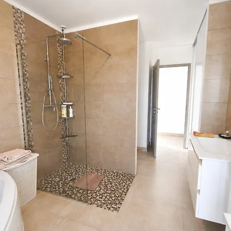 Spacious House With Sea And Mountain Views Apartment Bastelicaccia